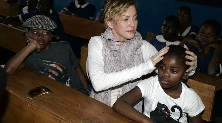 Madonna 2013-ban is járt Malawiban, 
két korábban adoptált gyermekével /Fotó: AFP
