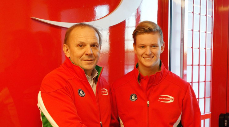 A Forma–4-es Prema Powerteam főnöke, Angelo Rosin (balra) és Mick Schumacher