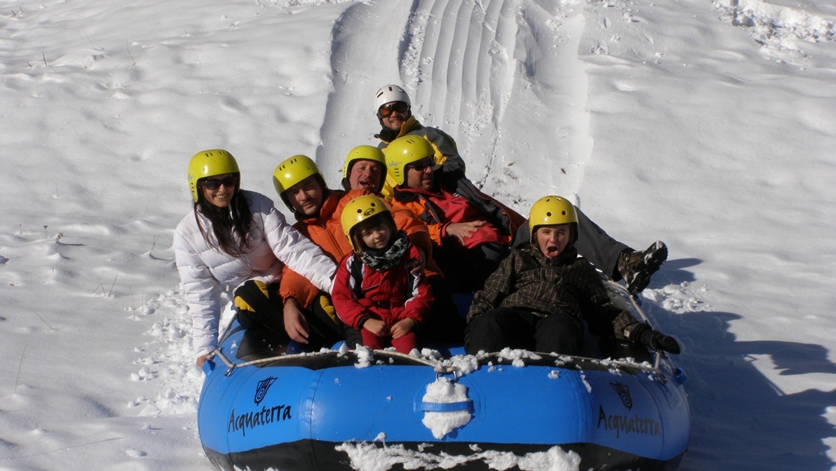 W Maso Corto na lodowcu Val Senales/Schnalstal w Południowym Tyrolu wybudowano pierwszy we Włoszech stok snowraftingowy.