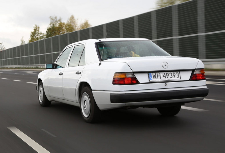 Mercedes W124 200D - spowalniacz czasoprzestrzeni