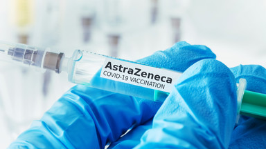 AstraZeneca mniej skuteczna, niż uważano