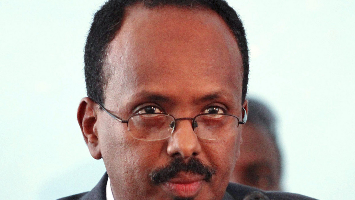 Nowy premier Somalii podczas środkowego spotkania w Mogadiszu z przedstawicielką ONZ obiecał, że zrobi wszystko, aby zaprzestać rekrutowania do armii małych dzieci - podaje portal newsru.com. Jest to nadal powszechna praktyka w armiach walczących w Somalii. Premier Mohamed Abdullahi Mohamed przyznał, że "wykorzystywanie dzieci jako żołnierzy to straszny fenomen".