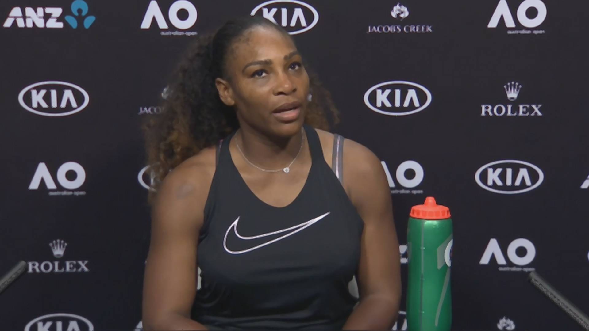 Ne kači se sa šampionkom: Serena opasno spustila bezobraznog novinara