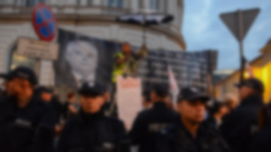 Amnesty International o miesięcznicach smoleńskich: policja musi respektować prawo