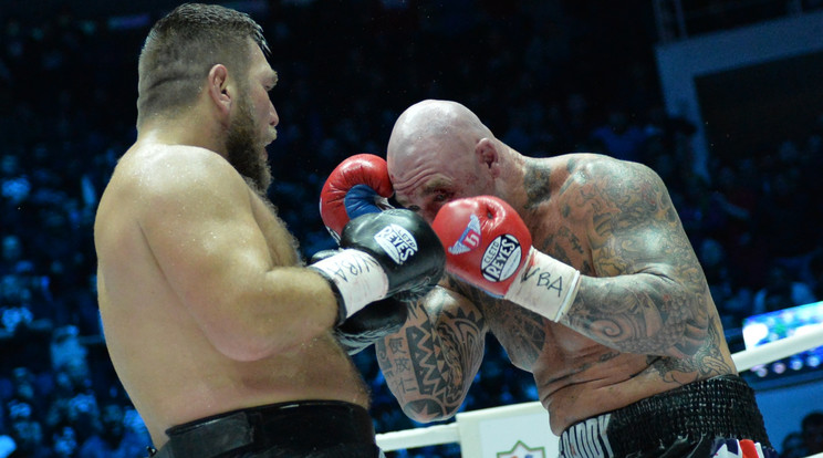 Lucas Browne (jobbra) kiütötte a világbajnokot /Fotó: AFP