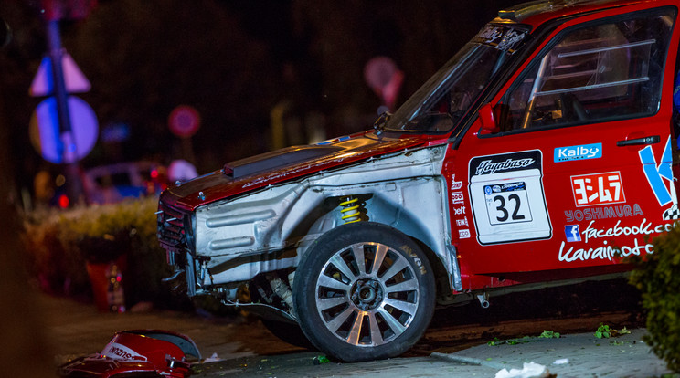 A kocsi elején jól látszódtak a becsapódáskor keletkezett sérülések /Fotó: Für Henrik
