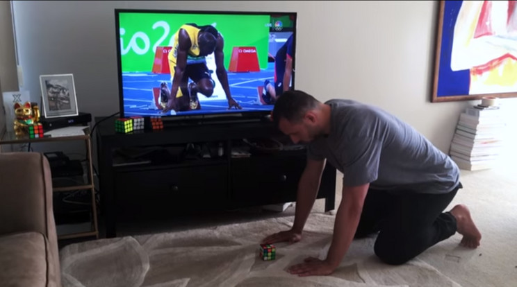 Egy ritkán látható különversenyt is tartogatott a 100 méteres síkfutás olimpiai döntője /Fotó: Youtube