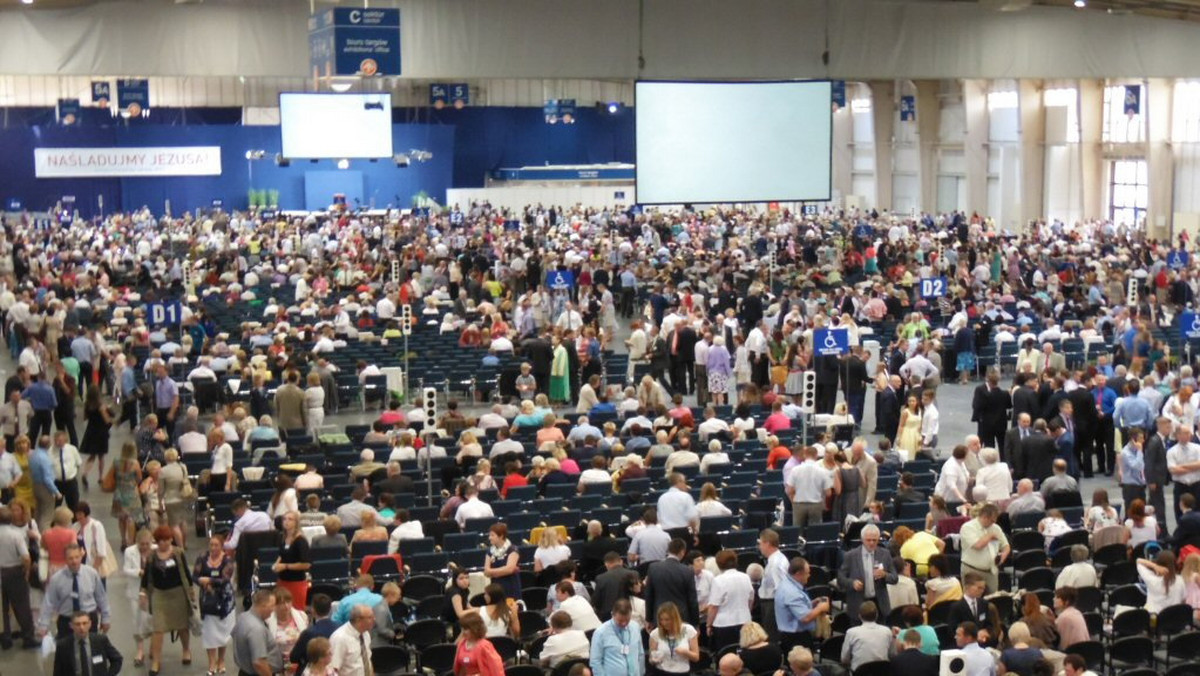 Pod hasłem "Naśladujemy Jezusa!" rozpoczął się kongres Świadków Jehowy, który już po raz siódmy odbywa się na Międzynarodowych Targach Poznańskich.