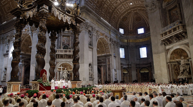 A vatikáni Szent Péter-bazilika, nagycsütörtökön / MTI/AP/Alessandra Tarantino