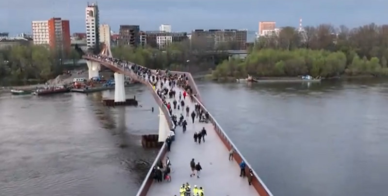 W Warszawie otwarto nową kładkę. Internauci nie są jednak zadowoleni