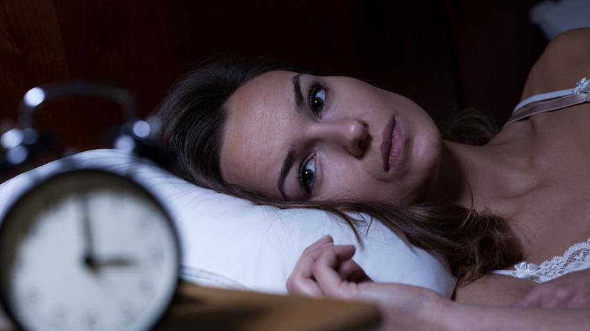 álmatlanság oka stressz jele rossz alvás alvászavar nők férfiak