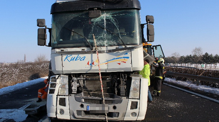 Kamion baleset / Fotó: Police.hu