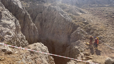 Spędził ponad tydzień w jaskini w Turcji. Speleolog wydobyty na powierzchnię