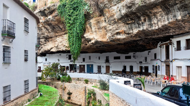 Setenil de las Bodegas - hiszpańskie miasto wrośnięte w skały