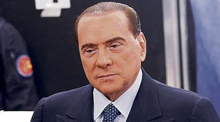 Hét évet kapott Berlusconi szexbotránya miatt
