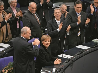 W listopadzie 2005 roku Bundestag wybrał pierwszą kobietę na kanclerza Niemiec. 15 lat wcześniej Merkel starała się o posadę referentki w Centrum Informacyjnym Rządu, jednak jej nie dostała, bo uznano, że brakuje jej kwalifikacji