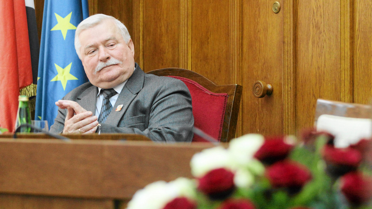 Były prezydent Lech Wałęsa powiedział, że w 1995 r. odrzucił propozycję Jana Kobylańskiego - milionera i sponsora Radia Maryja - który miał mu wtedy proponować 200 tys. dolarów w zamian za wpływ na obsadę ambasadorskich stanowisk w Ameryce Południowej.