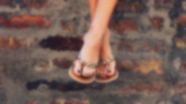 Jak dopasować letnie obuwie do rodzaju, wyglądu i kondycji stóp?