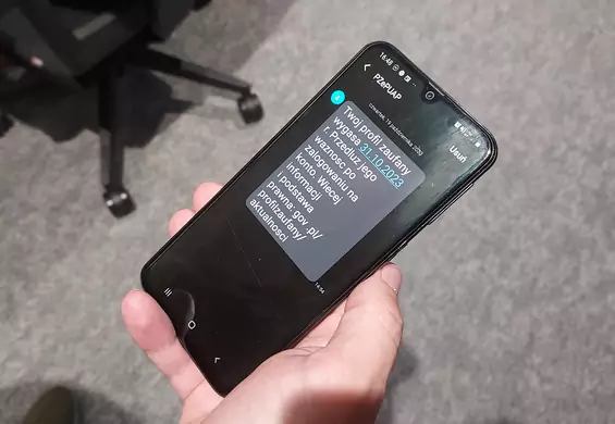 Polacy dostają dziwnie wyglądające SMS-y. Chodzi o profil zaufany
