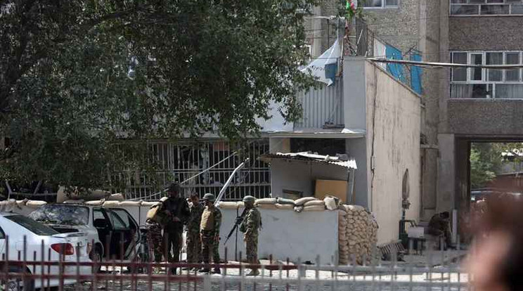 A Kabul bank egyik fiókjánál robbantottak /Fotó: MTI