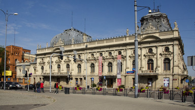 Trwa renowacja obrazów ozdabiających Pałac Poznańskich w Łodzi