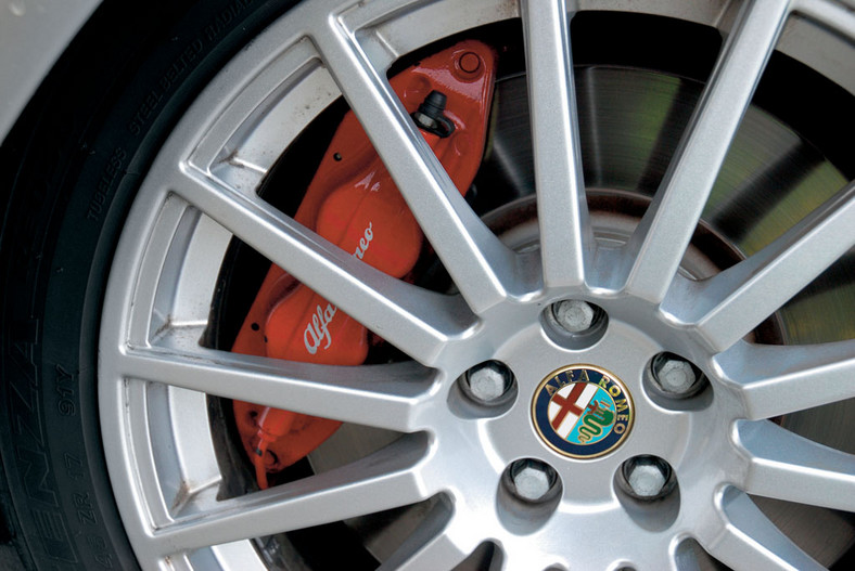 Alfa Romeo GT - kusi nie tylko ceną i wyglądem