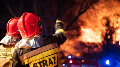 Pożar odpadów foliowych pod Elblągiem. Akcja straży