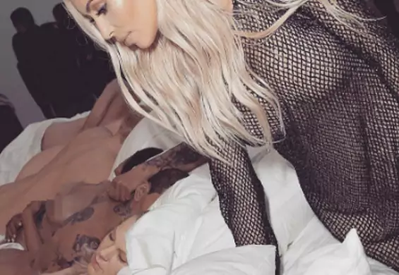 Kim Kardashian oglądała swój nagi tyłek na wystawie Kanye Westa