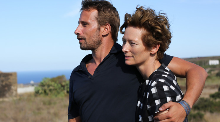 Matthias Schoenaerts és Tilda Swinton a Vakító napfényben (Fotó: RAS-archív)