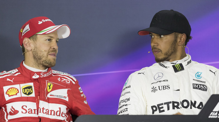 Az éllovas Lewis Hamilton
(jobbra) hét futammal a vébészezon vége előtt
három ponttal vezet
Sebastian Vettel előtt / Fotó: AFP
