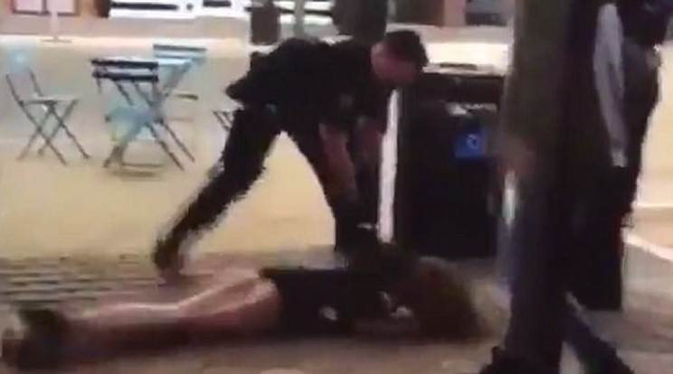 A rendőrt állítólag megütötte a lány