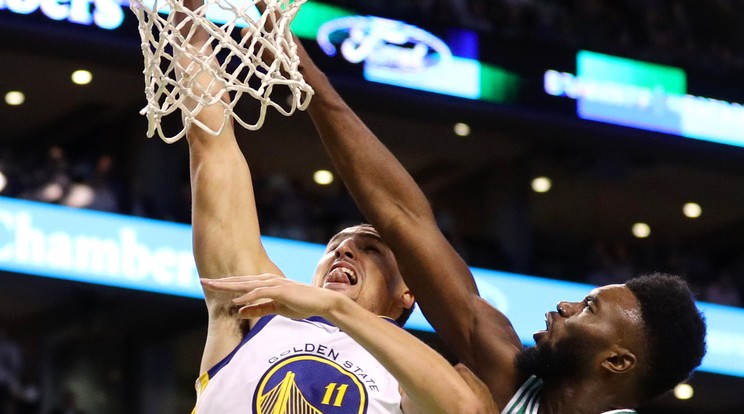 Jaylen Brown (jobbra, mellette Klay Thompson) csapata vezére volt /Fotó: GettyImages