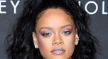 Rihanna w dziewczęcej stylizacji na imprezie w Londynie