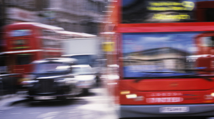 Londonban a buszon késeltek meg egy fiatalt / Illusztráció: Northfoto