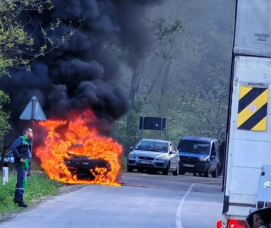 Automobil potpuno izgoreo kod Kruševca