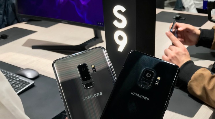 A Galaxy S9+ két hátlapi kamerával szerelt, a kisebbik változat, az S9 csak egy lencsét kapott /Fotó: Virág Dániel