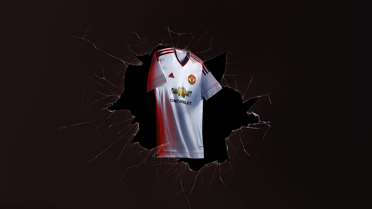 Manchester/Herzogenaurach, 11 sierpnia 2015, adidas oraz jedna z najpopularniejszych drużyn sportowych na świecie, Manchester United, wspólnie prezentują nowe stroje wyjazdowe na sezon 2015/16.