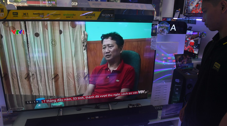A férfi a vietnámi közszolgálati tévében vallja meg bűneit /Fotó: AFP