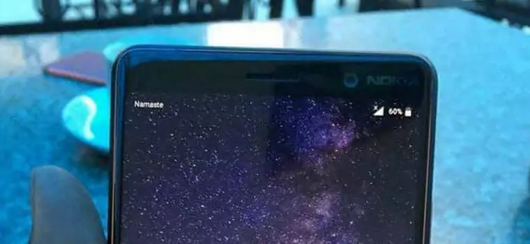 Nokia 7 Plus pozuje na zdjęciu. Tuż przed planowaną premierą na MWC 2018