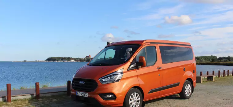 Ford Transit Custom Nugget - kamper podłączony do sieci