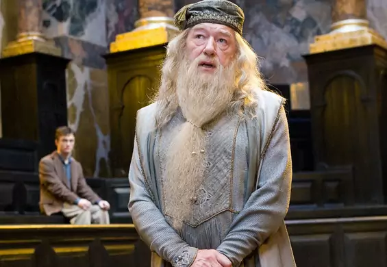 Młody Dumbledore zaskoczył fanów. Pierwsze zdjęcie z "Fantastyczne zwierzęta i jak je znaleźć 2"