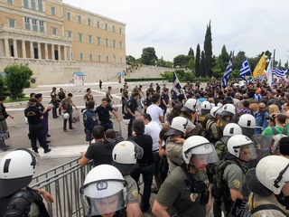 Protest przed parlamentem w Atenach w 2011 r.