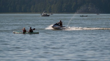 Niebezpieczne zderzenie na jeziorze Dadaj. Jedna osoba w szpitalu