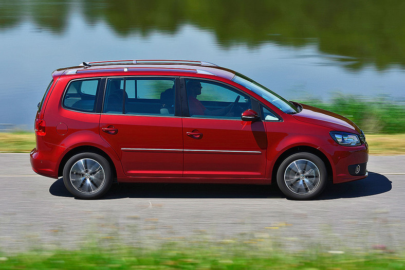 VW Touran 2.0 TDI DPF BlueMotion Technology Highline (140 KM)