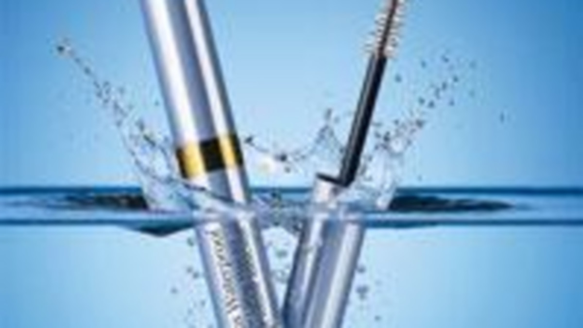 NOWA Sumptuous Bold Volume™ Waterproof Mascara - to wyjątkowo wyrazisty, bezgranicznie wodoodporny i długotrwały tusz do rzęs, który wyraźnie je unosi, powiększa ich objętość i zalotnie podkręca, a to wszystko bez żadnego łamania, kruszenia czy zlepiania. Sekretem nowej formuły jest wykorzystanie żywic, zaawansowanego technologicznie kompleksu polimerowego i nowatorskiego połączenia substancji formujących w przełomowym, wodoodpornym tuszu do rzęs. Teraz możesz być zawsze gotowa na wszystko, co przyniesie Ci życie - w wilgotnym klimacie, na basenie, podczas surfowania czy w deszczu - a wszystko to możesz teraz robić z oszałamiająco pełnymi, pięknie uniesionymi, wodoodpornymi rzęsami, które zachowają swój wygląd przez długi czas!
Cena: 110 zł