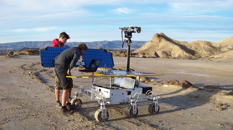 A csapat tagjai többek között azt is megnézték,
ki tudja-e kerülni a köveket az ExoMars rover