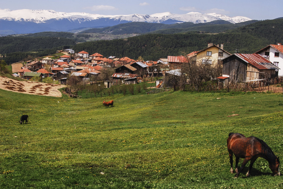 Górska wieś w Rodopach w Bułgarii