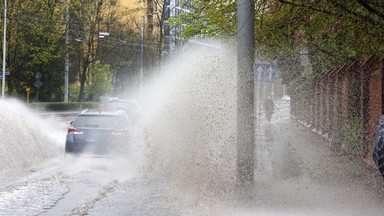 Niebezpieczna pogoda na Warmii i Mazurach. "Cały czas napływają zgłoszenia"