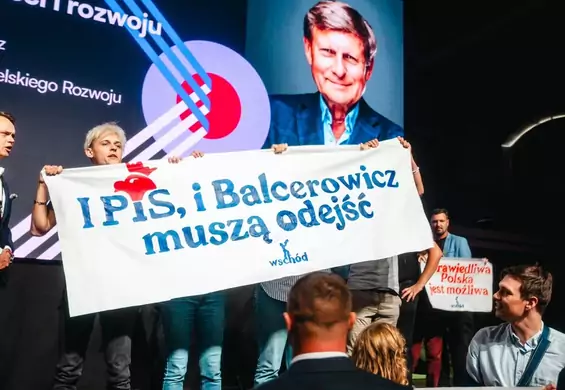 Aktywistki przerwały wykład Balcerowicza. "Ma niebezpieczne poglądy"