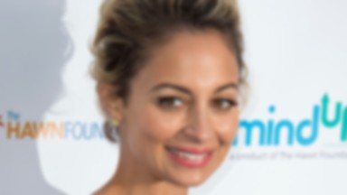 Nicole Richie (przybrana córka Lionela Richie) świętuje rocznicę adopcji. Pokazała zdjęcie z dzieciństwa